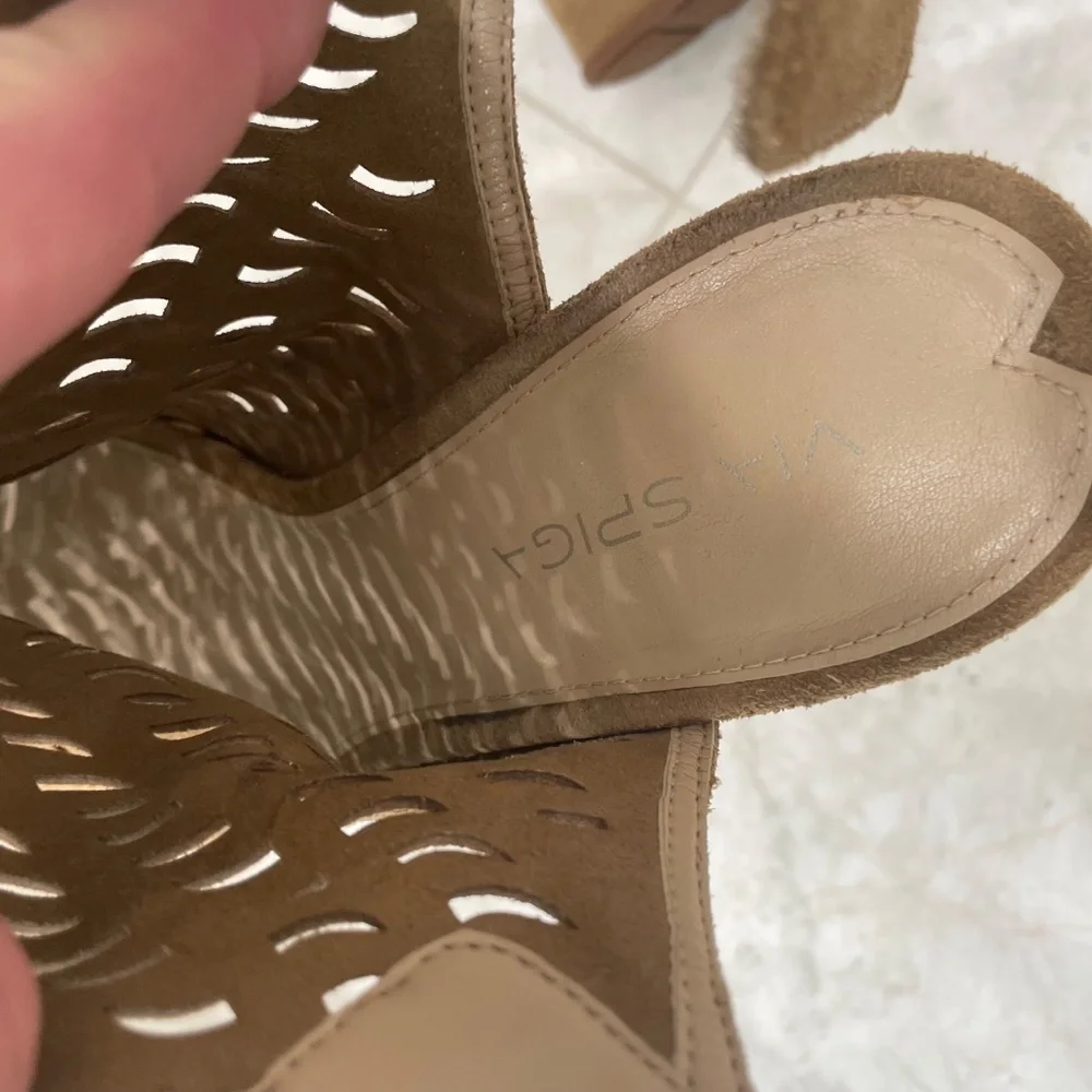 VIA SPIGA {10} Tan Wedge Shoes Peep Toe Laser Cut-out Design
